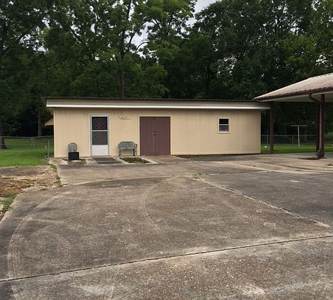 3rd image of 8879 Highway 190 W