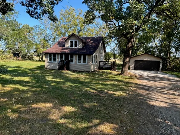 1002 Main Street Rd, Spring Grove, IL 60081