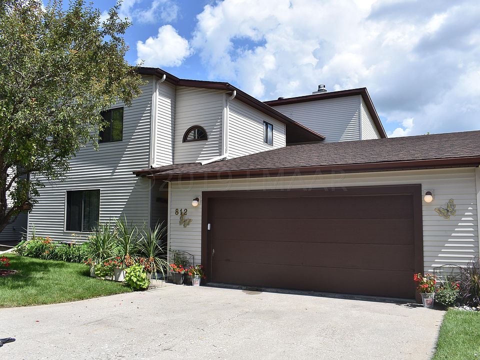 1st image of 812 9th St E