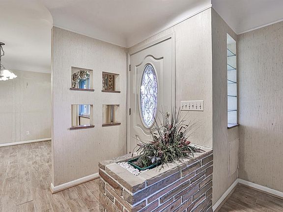 5th image of 8555 Lynnehaven Dr