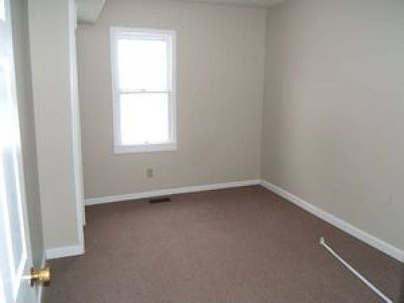5th image of 1626 S William St
