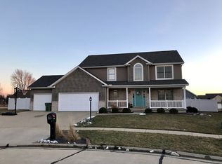 1715 Hunters Ridge Ct, Mahomet, IL 61853