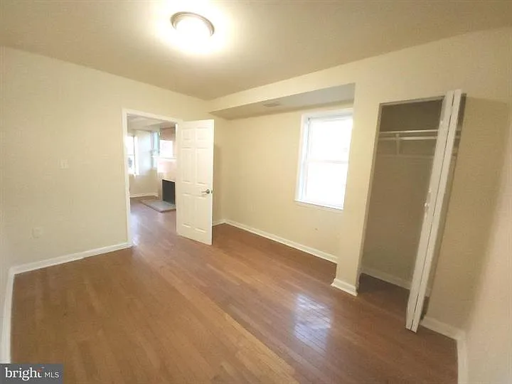 5023 Emo St — Photo 7