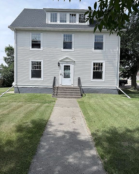 1st image of 902 Ash St