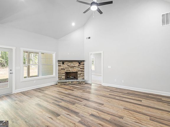 5th image of 1685 Sewell Rd