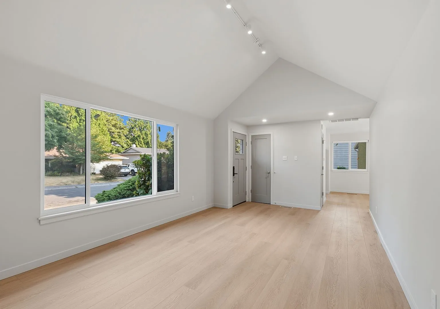 4Bd/2Ba Kirkland Home — Photo 4