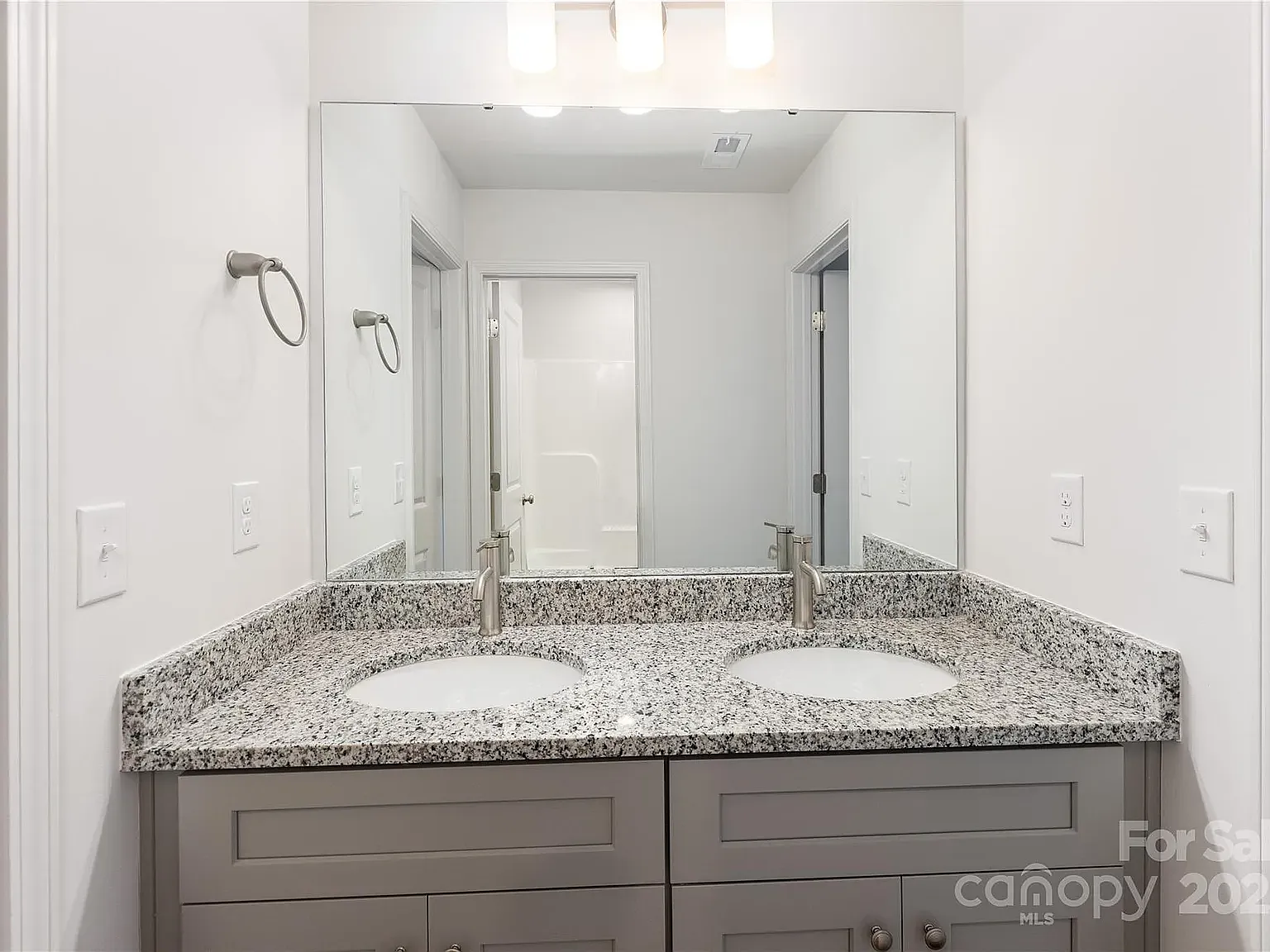 3 bed, 2.5 bath, 1520 sqft, $2,491 — Photo 3