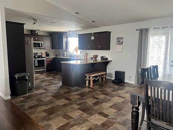 3rd image of 807 E 8a St