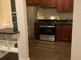 25-39 35th St #1B, Astoria, NY 11103