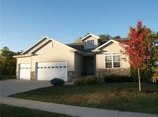6710 Pheasant Hollow Rd SW, Cedar Rapids, IA 52404
