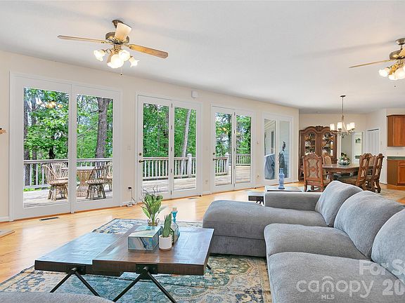 5th image of 154 Chestnut Ln