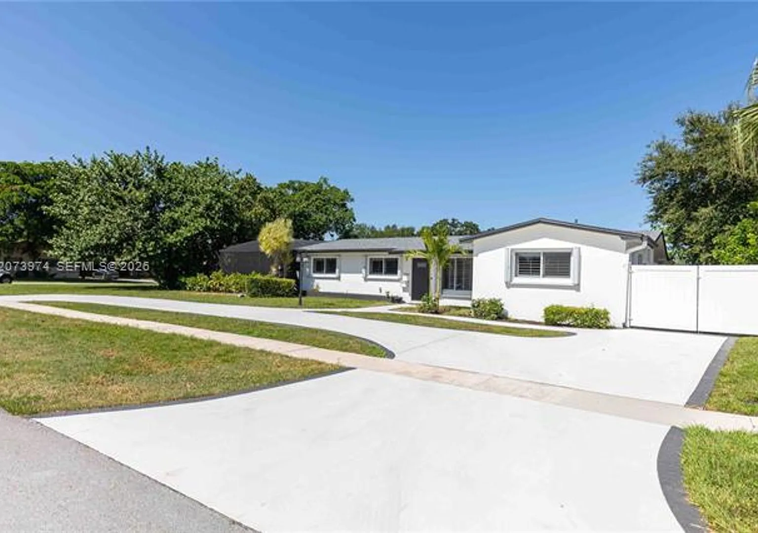 1900 NW 82nd Ter # 1900, Pembroke Pines, FL 33024 — Photo 3