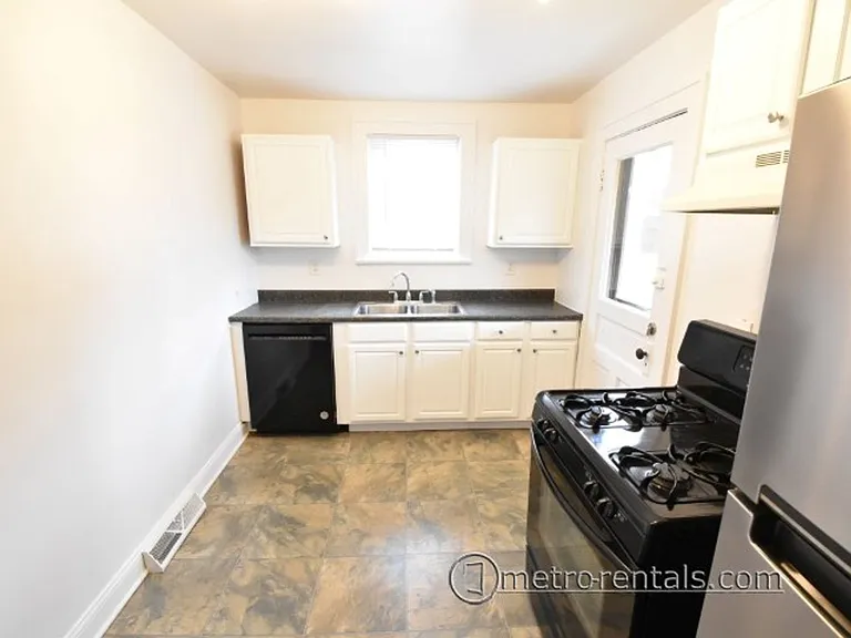333-335 E Duncan St — Photo 10