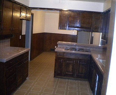 4th image of 1305 Cloverdale Dr