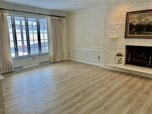 3rd image of 113 Roselawn Blvd