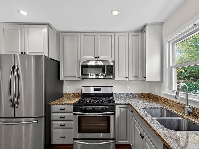 1109 Hillcrest Dr SW — Photo 13