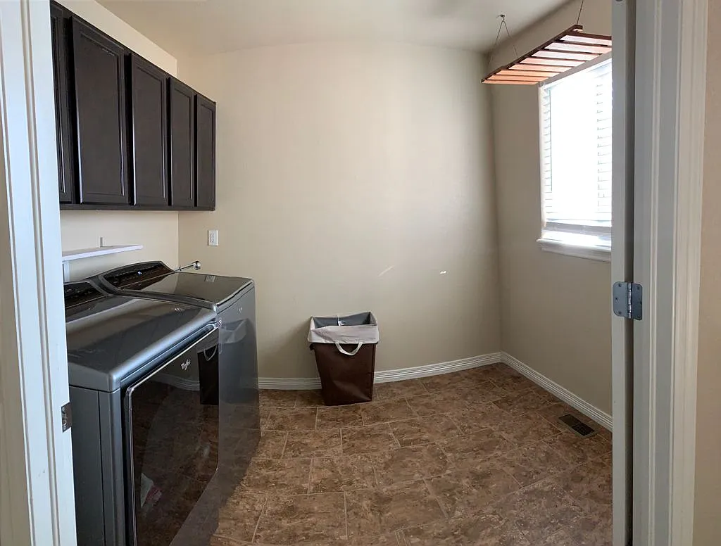 1 bed, 3400 sqft, $700 — Photo 4
