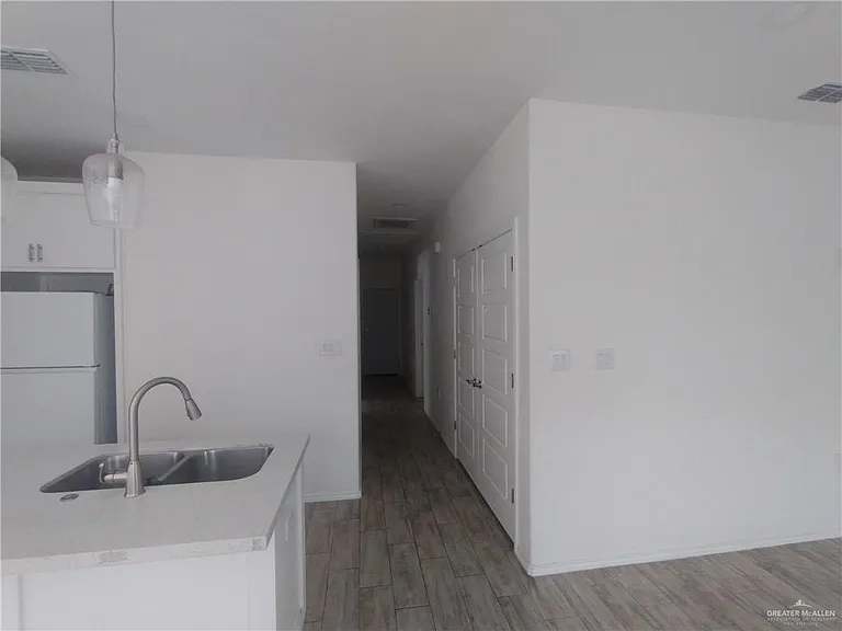 2332 N Valley Cir — Photo 7