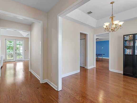 5th image of 3273 Thoreau Ave