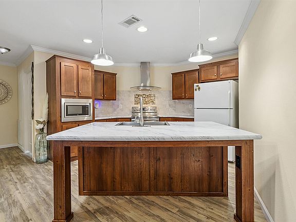 5th image of 418 Lenora Dr
