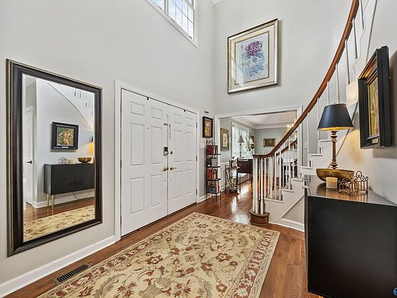 3rd image of 7313 Ferncliffe Dr SE
