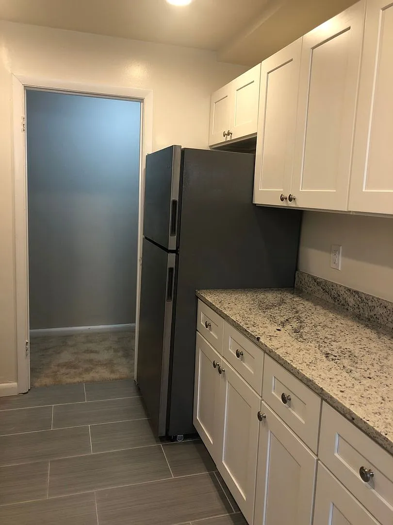 Stylish McLean Condo with Modern Updates and Exceptional Convenience — Photo 4