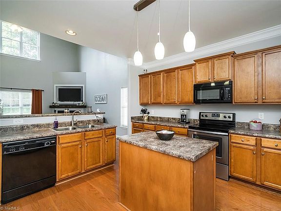 5th image of 2029 Heron Pointe Dr