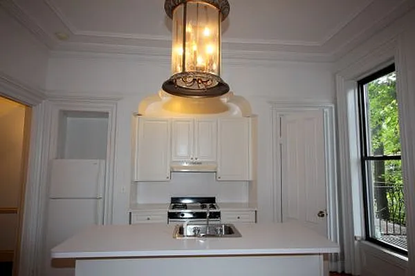 Rented by Metropolitan Realty | media 70