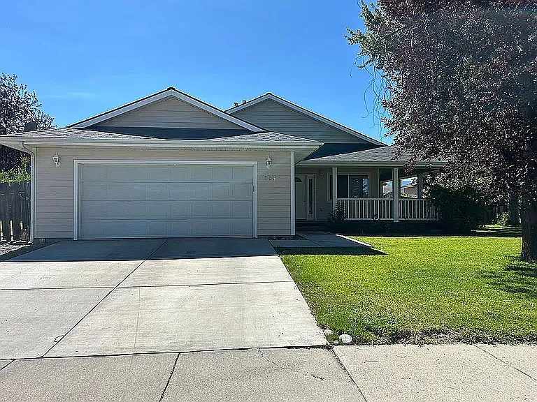 935 Elkhorn Dr — Photo 1