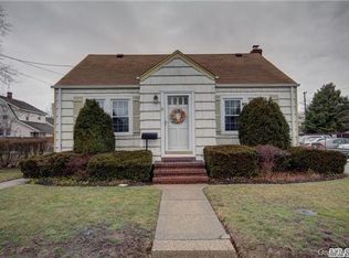 96 E Old Country Rd, Hicksville, NY 11801