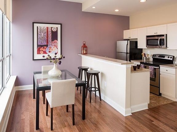 3rd image of 2042 Market St #318