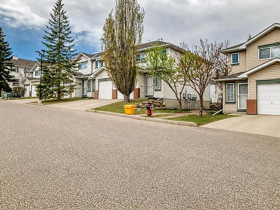3rd image of 152 Country Hills Vlg NW