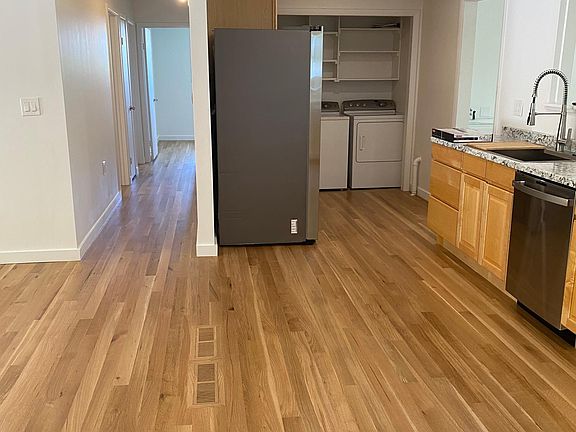3rd image of 516 Sunset Dr