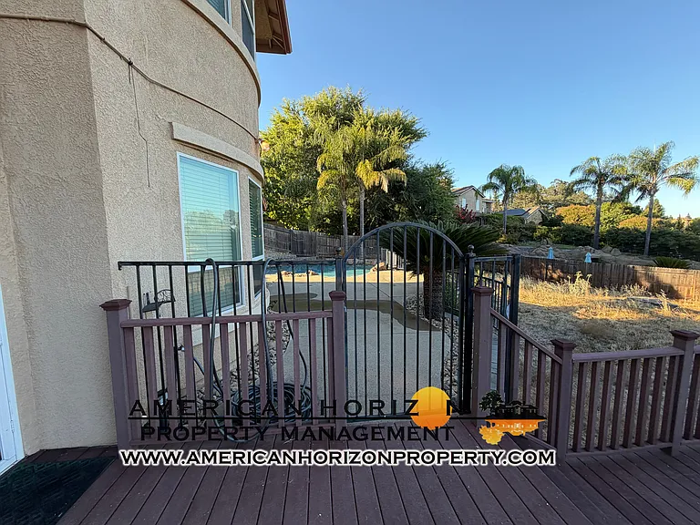 424 Crescent Dr — Photo 40