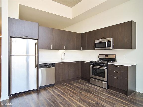 5 year old kitchen. Newer appliances. Quartz countertops