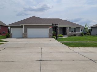 612 Bluestem Trl, Dakota Dunes, SD 57049