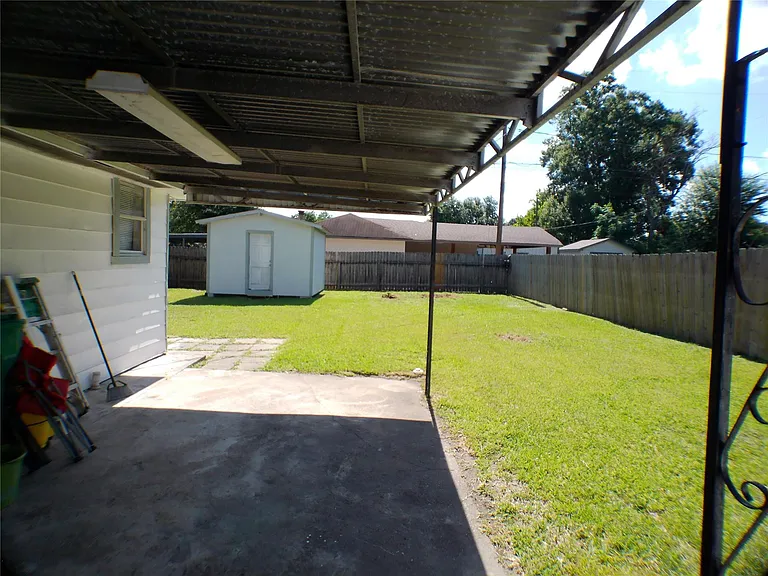 1301 Glenmore Dr — Photo 30