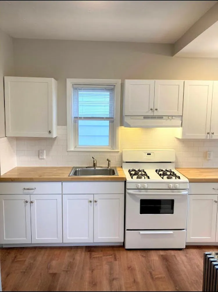 85 E Broad St — Photo 1