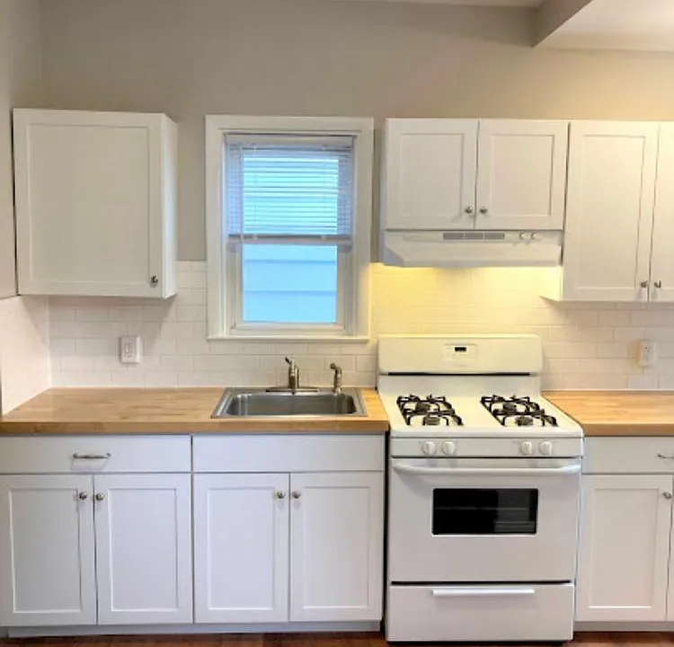85 E Broad St #1R