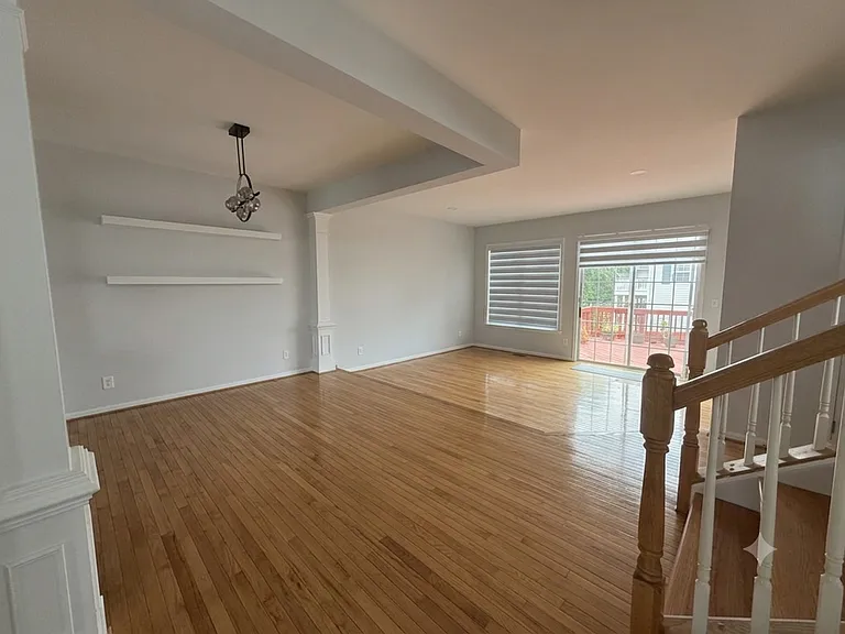 22694 Lamoreaux Landing Sq — Photo 3