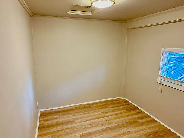 Iron Springs Apartments — Photo 36