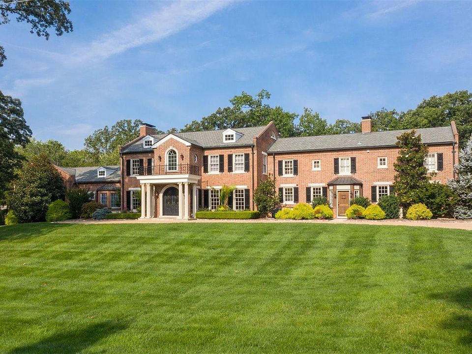 1st image of 18 Pine Valley Dr