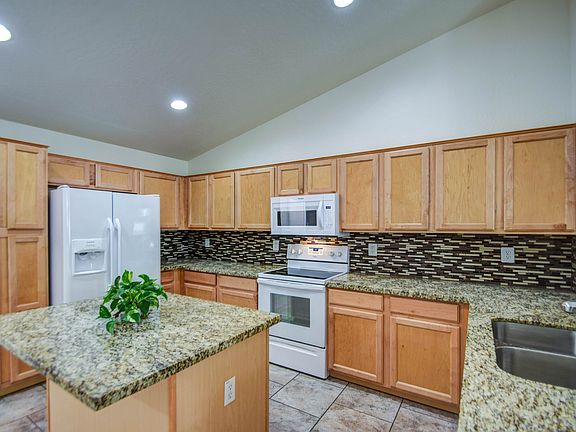 4th image of 249 W Belmont Red Cir