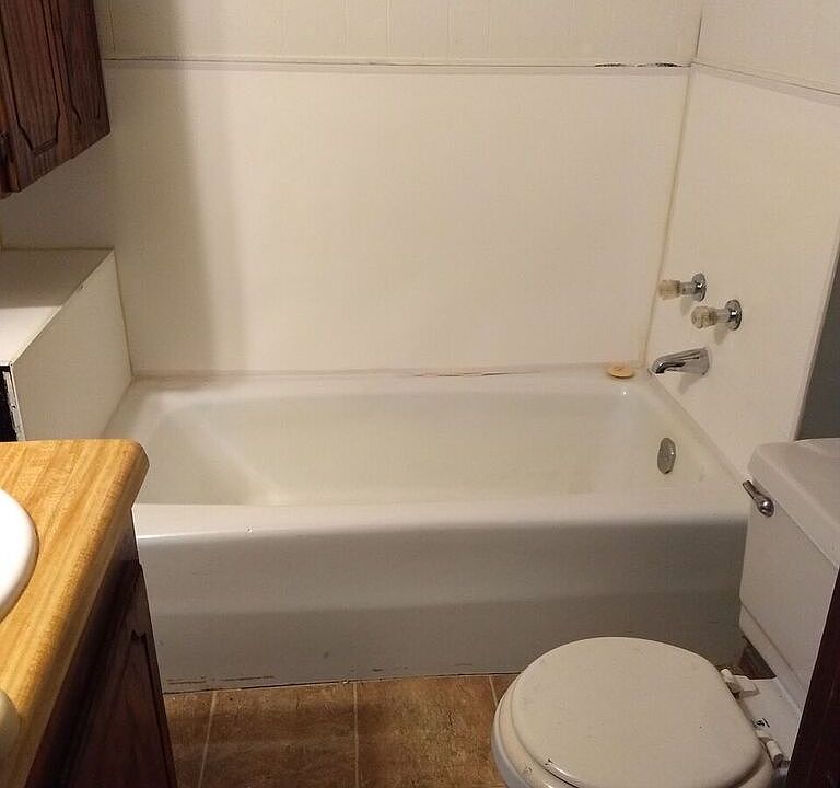 2nd image of 103 Peach St APT A