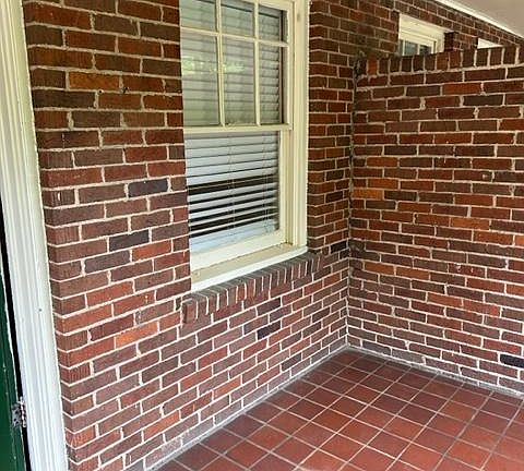 Covered Front Portch