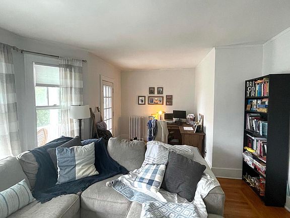 4th image of 93 S Main Ave #2