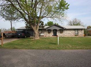 1019 S Meadow Ln, Mustang, OK 73064