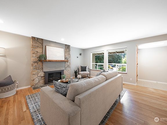 3rd image of 15619 10th Avenue W