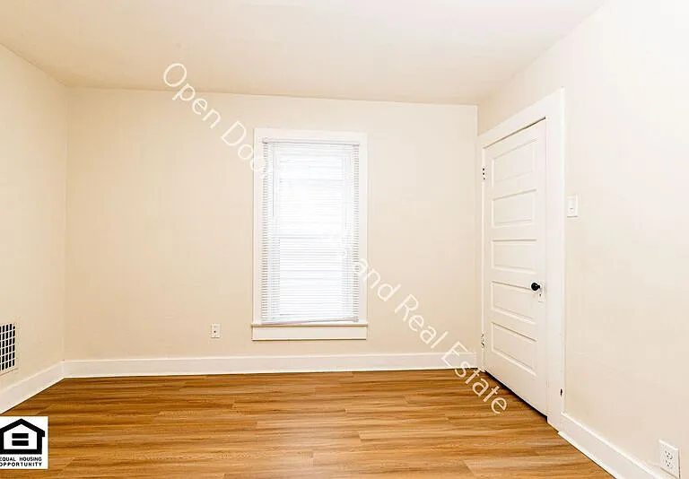 2516 S Lafayette St — Photo 12