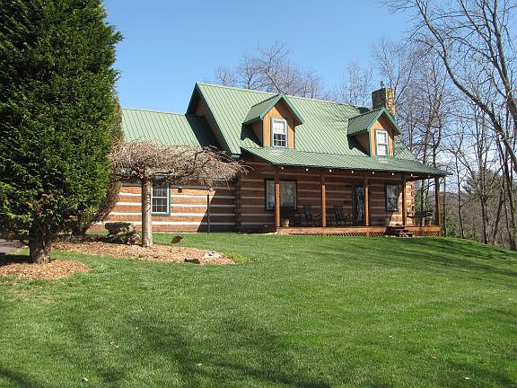 1st image of 610 S Petunia Road